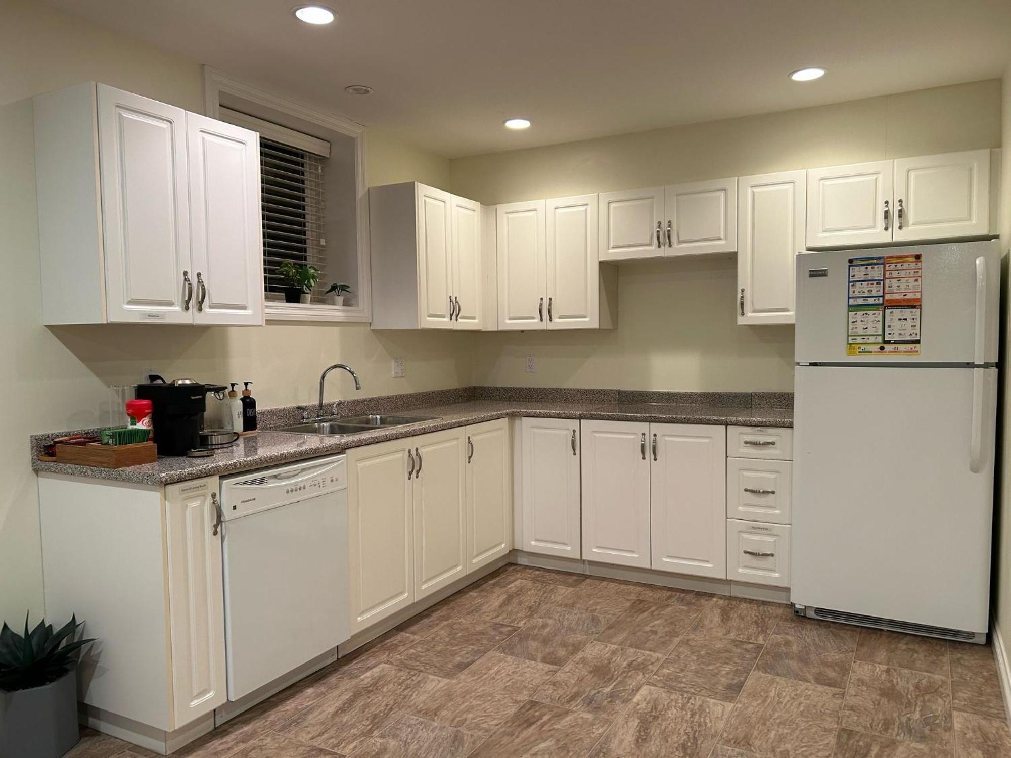 A Private Suite In Port Moody Ngoại thất bức ảnh